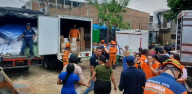 Cali despliega ayuda integral tras incendio en Los Lagos: 144 damnificados reciben apoyo