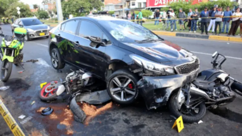 Cali: Persecución cinematográfica termina con captura de ladrón de vehículo tras aparatoso choque