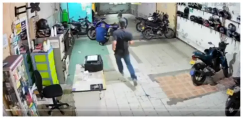 Cali: Policía evita linchamiento a presunto ladrón y vecinos rescatan iguana de hurto