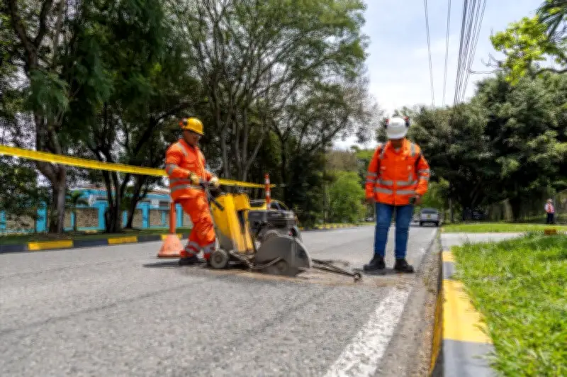 Cali recupera la Carrera 86: obras de pavimentación mejoran movilidad en el sur de la ciudad