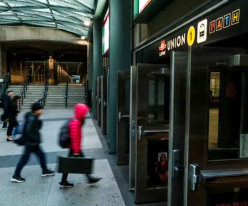 Canadá registra mayor caída de empleo desde 2022 con pérdida de 83.900 puestos en febrero