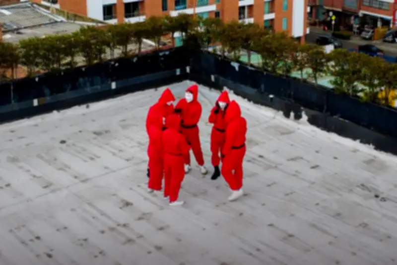 Candidata presidencial se presenta como 'Anonymous' al inscribir su campaña en la Registraduría