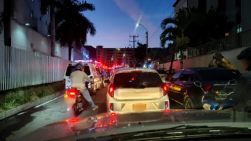 Caos vial en Avenida 3 Norte de Cali: ambulancias y vendedores bloquean circulación