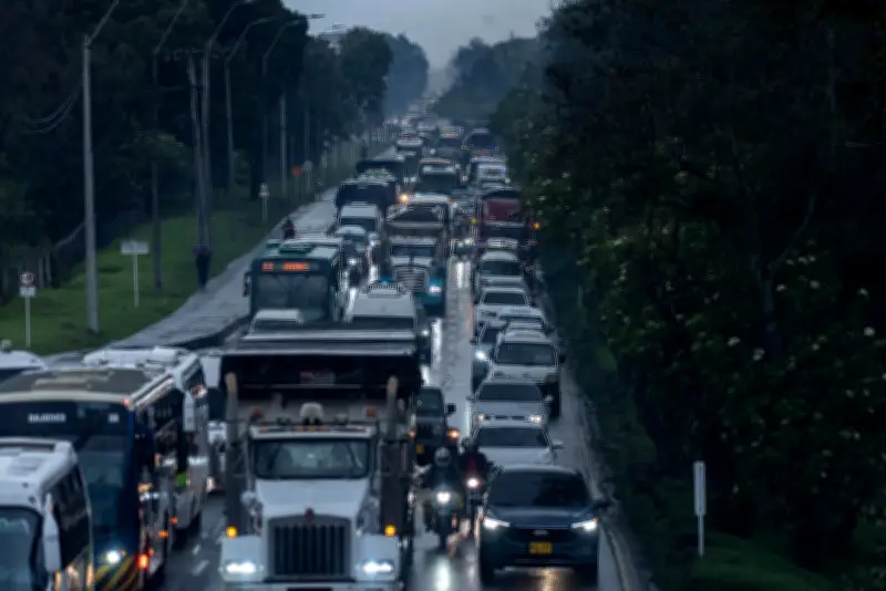 Caos vial en Bogotá: camión varado en Autonorte agrava el tráfico capitalino