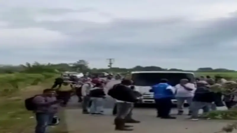 Caos vial en Jamundí: habitantes de Robles cierran carreteras por mal estado de las vías