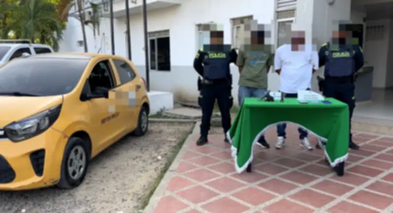 Capturan a dos sospechosos en taxi con arma en Cartagena tras operativo policial