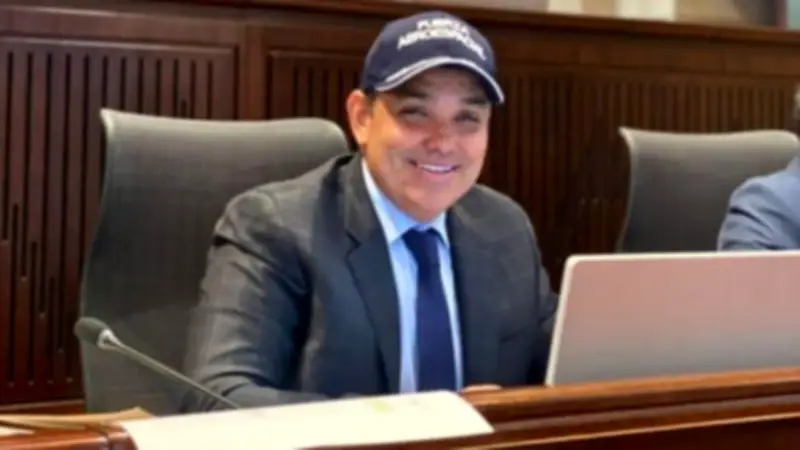 Capturan a escolta de Lacouture con $145 millones y panfletos políticos en La Guajira