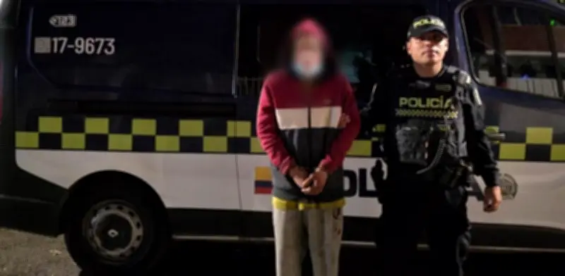 Capturan a hombre y mujer por agredir a auxiliares de Policía en estaciones de TransMilenio en Bogotá