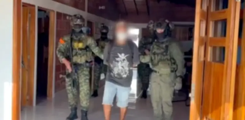 Capturan a influencer 'Stunt' con arsenal y 208 millones en finca de Necoclí