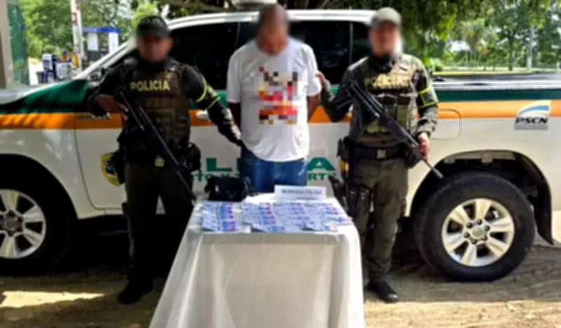 Capturan a motociclista con 53 billetes falsos de $50.000 en control de carretera
