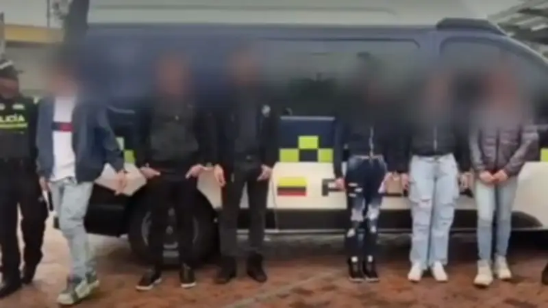 Capturan a seis 'cosquilleros' que robaban celulares en estaciones de TransMilenio