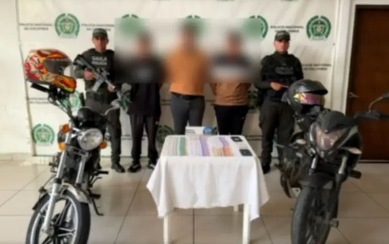 Capturan a tres extorsionistas en flagrancia mientras recibían $10 millones en Bucaramanga