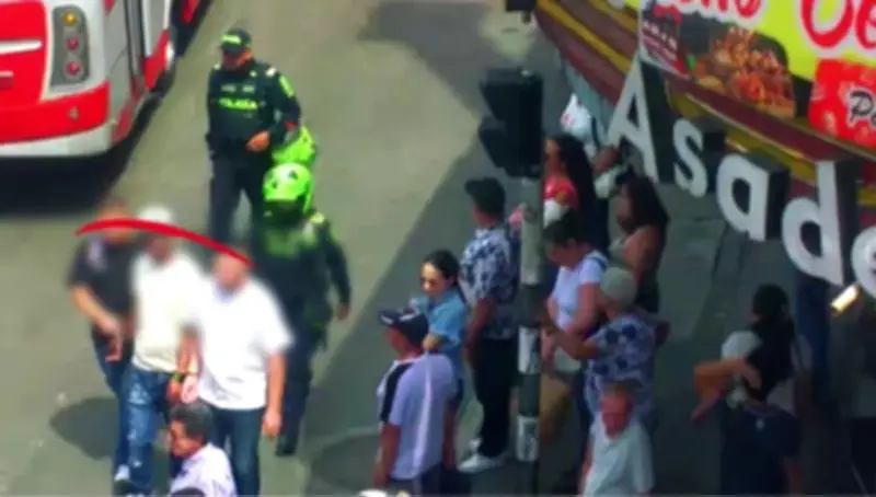 Capturan a tres falsos policías de la Sijín que engañaban a víctimas en el centro de Medellín