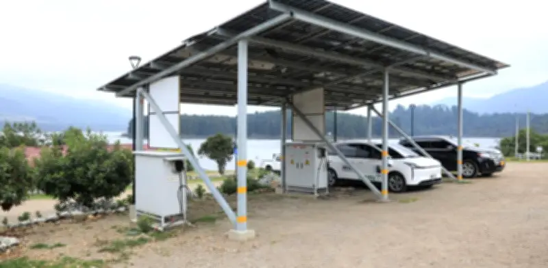 CAR Cundinamarca habilita estaciones de carga solar gratuita para vehículos eléctricos en la Sabana