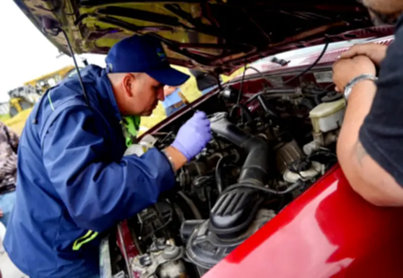CAR revela que 7 de cada 10 vehículos en Cundinamarca incumplen normas ambientales