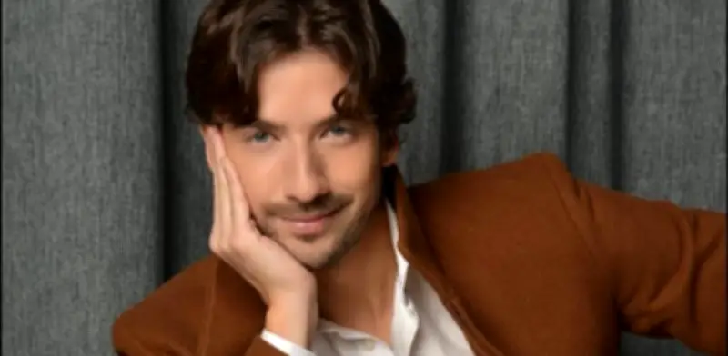 Carlos Torres, de 'La Reina del Flow', lanza marca de bebidas energizantes saludables