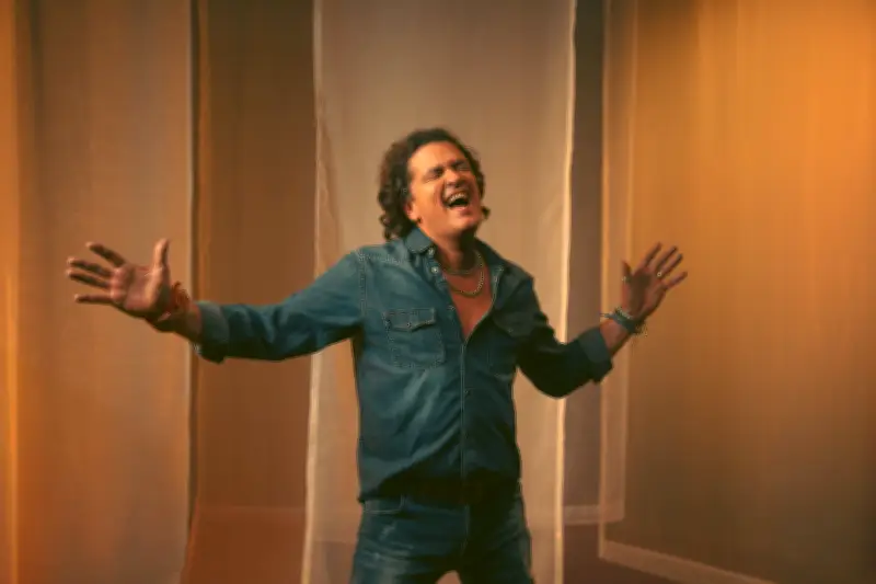 Carlos Vives combina gira 'Tour hacia el sol' con ilusión por el Mundial de Colombia