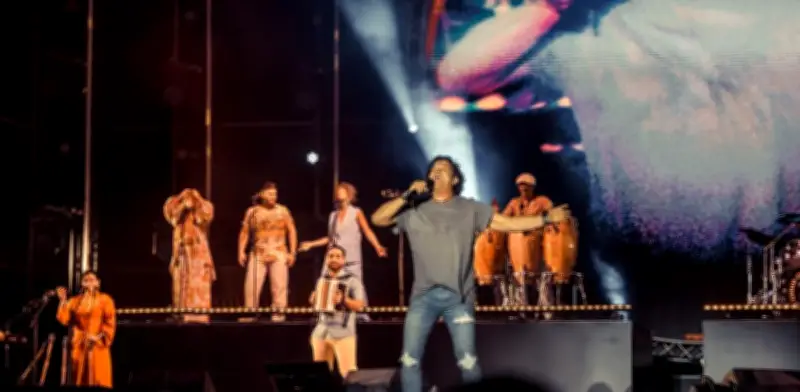 Carlos Vives regresa a Aruba tras 10 años, graba videoclips y presenta adelantos de 'El Último Disco'