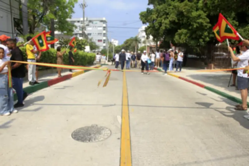 Cartagena entrega 380 metros de vía rehabilitada en Daniel Lemaitre con inversión de $2.770 millones