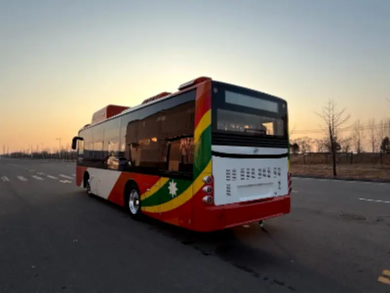 Cartagena supervisa en China fabricación de nuevos buses para TransCaribe