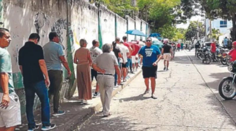 Cartageneros acuden masivamente a votar en las elecciones legislativas en el colegio Nuevo Bosque