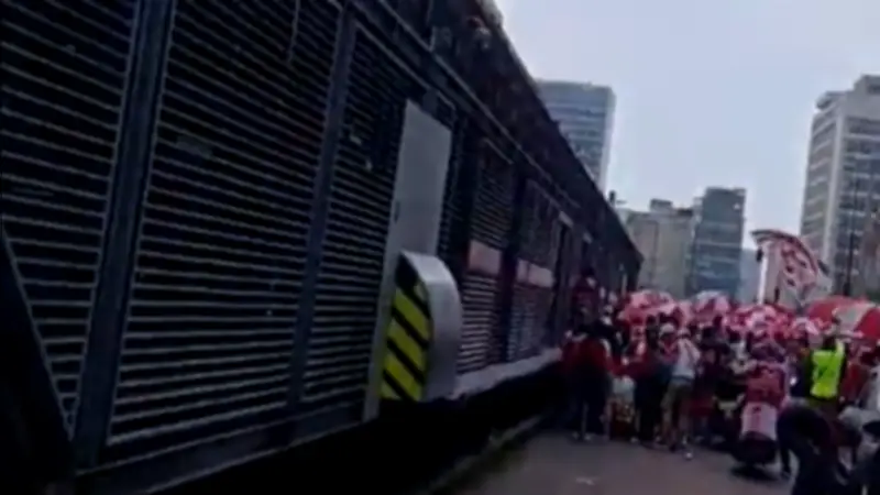 Celebración de 85 años de Santa Fe termina en disturbios y afecta movilidad en Bogotá