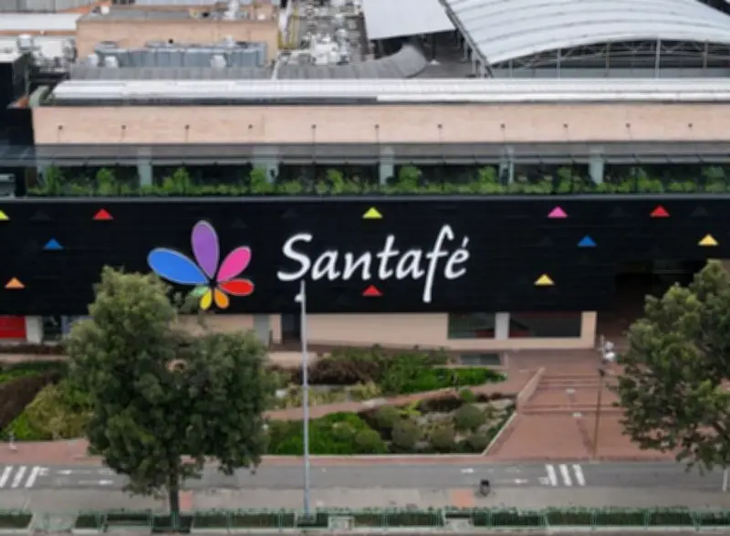 Centro Comercial Santafé en Bogotá proyecta expansión inmobiliaria y crecimiento récord