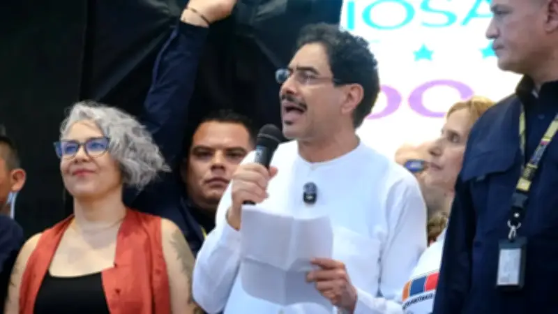 Cepeda reaviva su pelea con Uribe: 'Nuestro enfrentamiento no es con Paloma ni Abelardo'