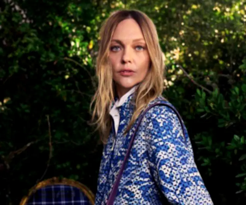 CH Carolina Herrera revela los esenciales de moda para Semana Santa 2026