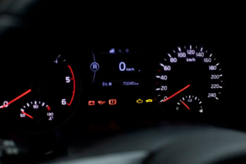 Check Engine: Qué significa y fallas comunes que activan esta luz en el tablero