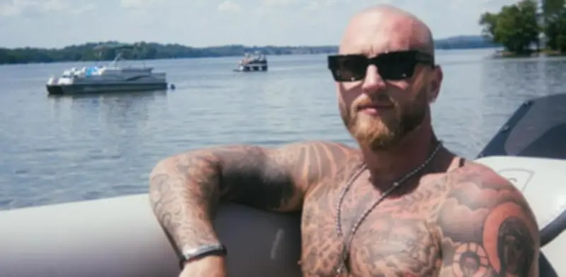 Chet Hanks, hijo de Tom Hanks, regresa a EE.UU. tras incidente migratorio en Medellín