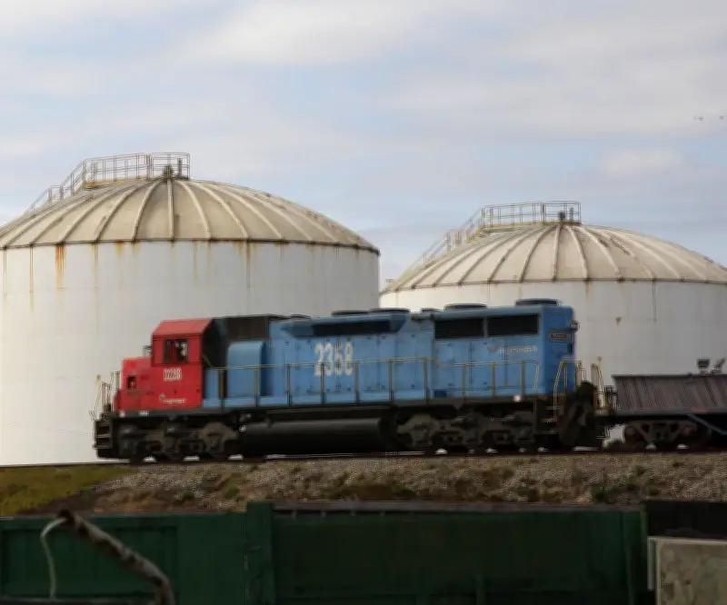 Chile anuncia aumento de hasta 54% en combustibles, generando compras de pánico e inflación