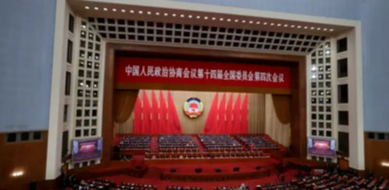 China aprueba ley de 'unidad étnica' que impone el mandarín en escuelas y amenaza lenguas minoritarias