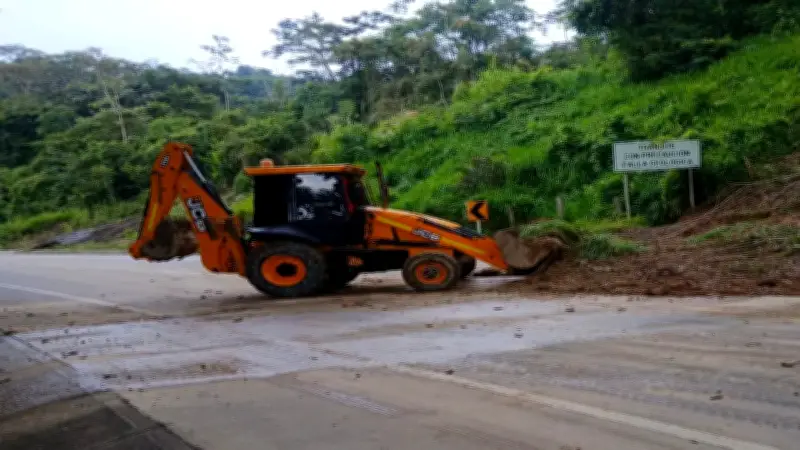 Cierres viales persisten entre Bucaramanga y Barrancabermeja: solo un carril habilitado