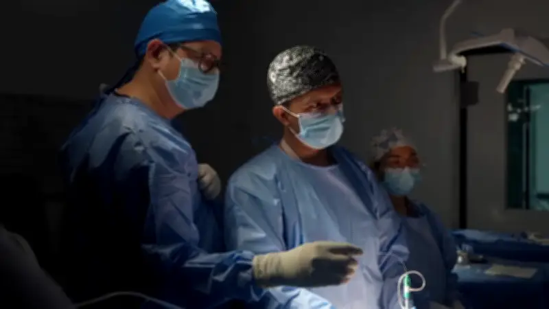 Cirujanos en Barranquilla operan a feto sin cortar útero materno en procedimiento pionero