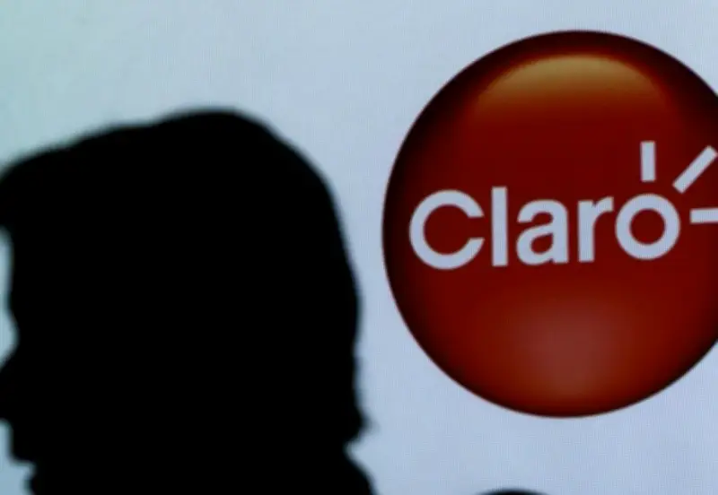 Claro busca comprar activos de Azteca Comunicaciones en Colombia para fortalecer su dominio