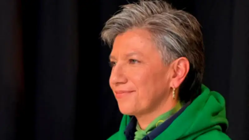 Claudia López afirma que Uribe desmovilizó, Santos también, pero la Paz Total de Petro no logra acuerdos