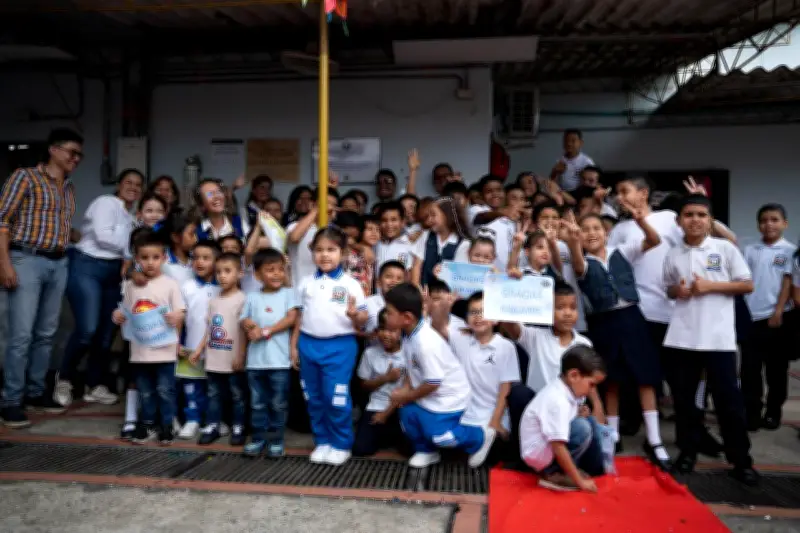 Club Kiwanis La Hormiga dona aires acondicionados a colegio de Bucaramanga