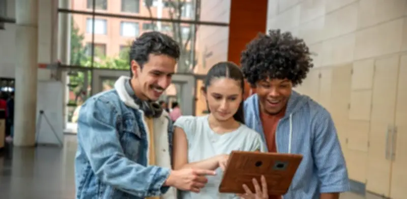 Cómo atraer talento joven: bienestar y propósito como claves laborales