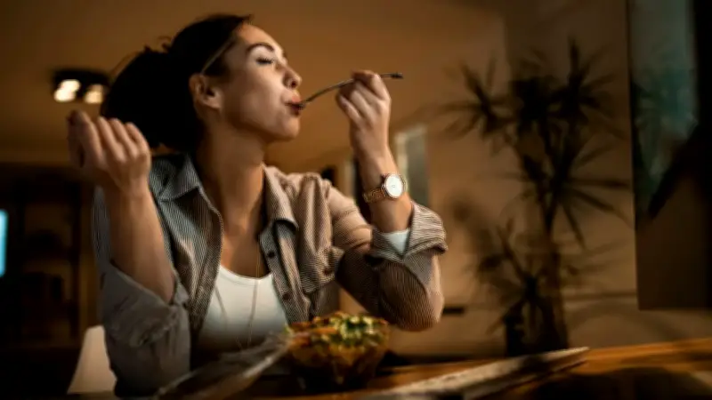 Cómo darse un gusto sin dañar la dieta: este truco le arregla el almuerzo