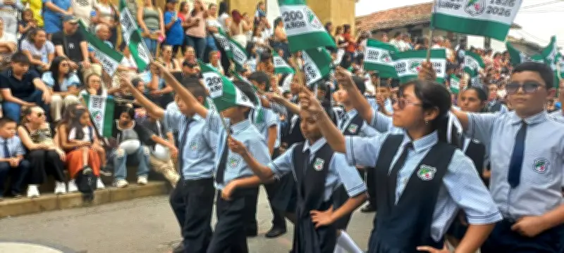 Colegio Universitario de El Socorro celebra 200 años con desfile y reclama inversión urgente