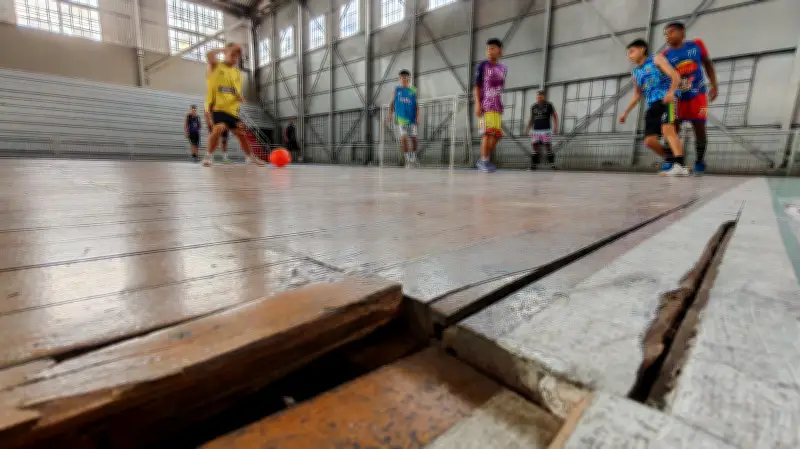 Coliseo Edmundo Luna Santos en estado crítico: deportistas luchan contra el abandono