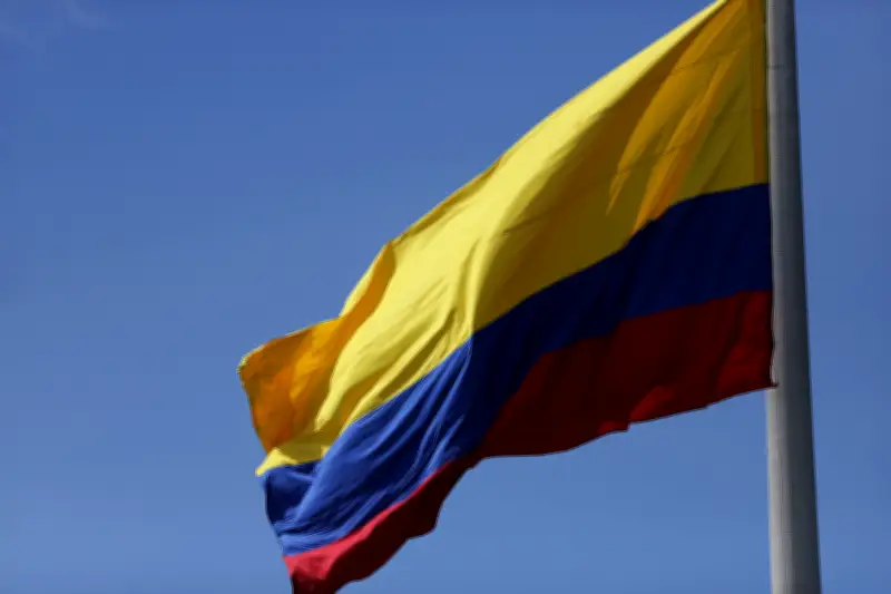 Colombia enfrenta cruciales elecciones legislativas y consultas presidenciales este domingo