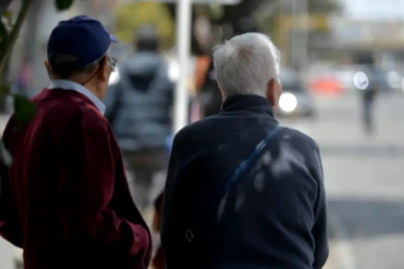 Colombia enfrenta un envejecimiento acelerado: caída de nacimientos y aumento de la mortalidad