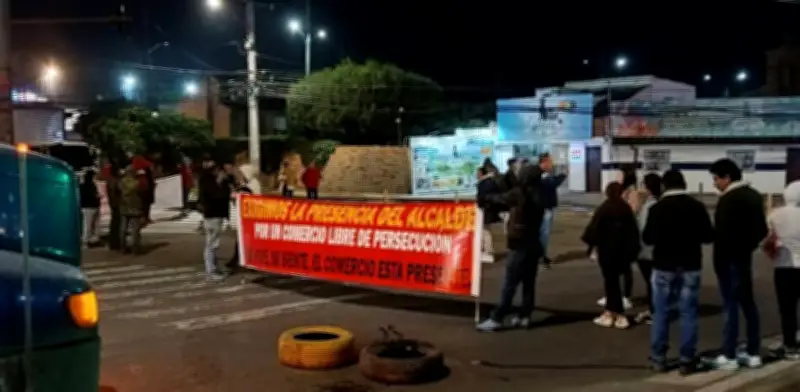 Comerciantes nocturnos bloquean vías en Chía exigiendo diálogo con el alcalde Leonardo Donoso