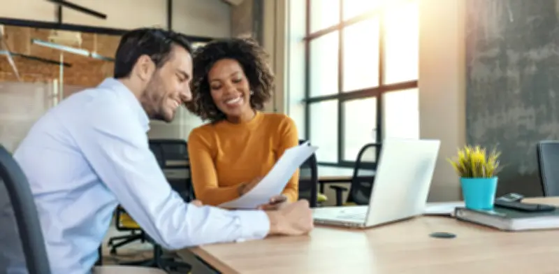 Comercios colombianos adoptan tecnología financiera para optimizar inventarios ante altos costos