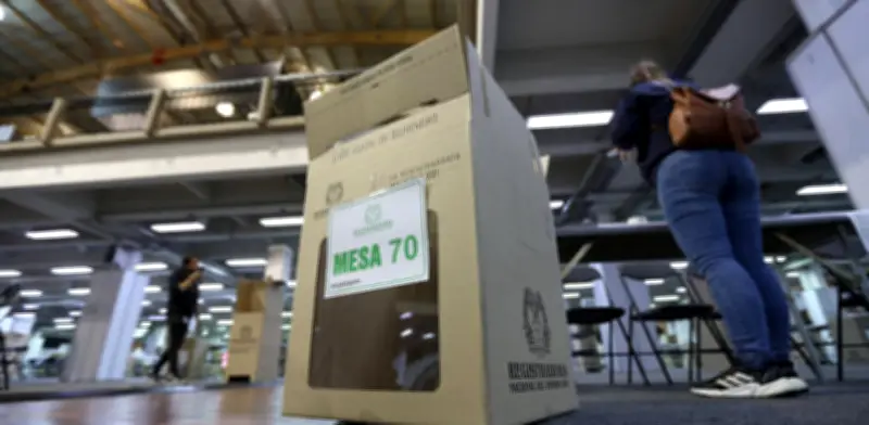 Compra de votos, contratos y grupos armados: los verdaderos riesgos de fraude electoral