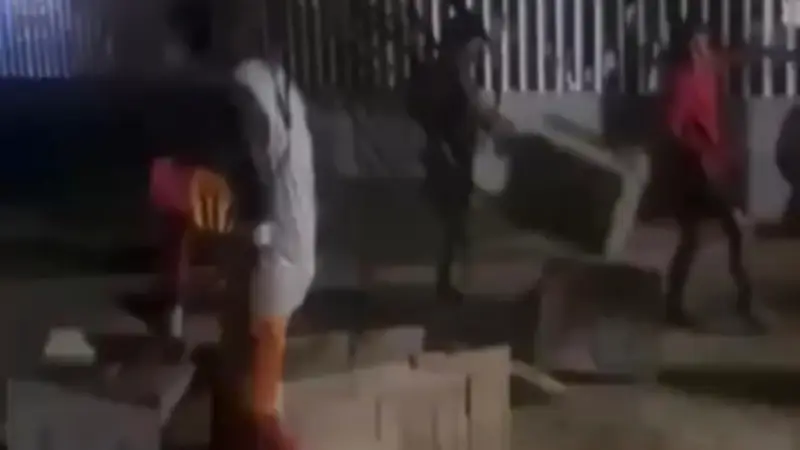 Comunidad de Barranca Vieja, Bolívar, quema material electoral en protesta por abandono estatal