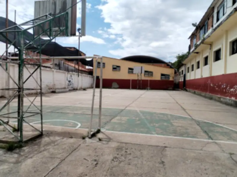 Comunidad de San Gil mantiene esfuerzo para cubierta escolar con bazar solidario