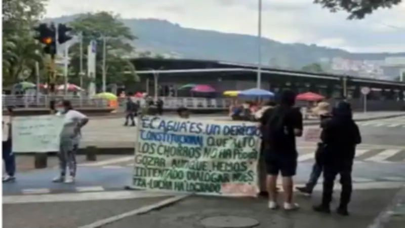 Comunidad de Siloé bloquea nuevamente la Calle Quinta de Cali por falta de agua